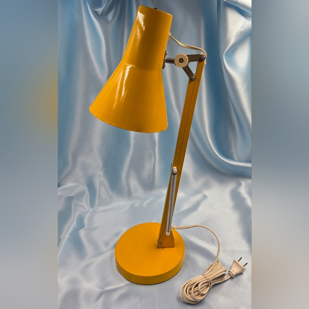 💡Vintage Lyskaer (Canada) Ltd. Mid-Century Modern Desk Lamp - Picture 4 of 15